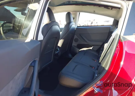 2025 Tesla Model Y Long Range Dual Motor Rear-Wheel Drive z USA, uszkodzony, nr VIN 7SAYGDED2SF255080